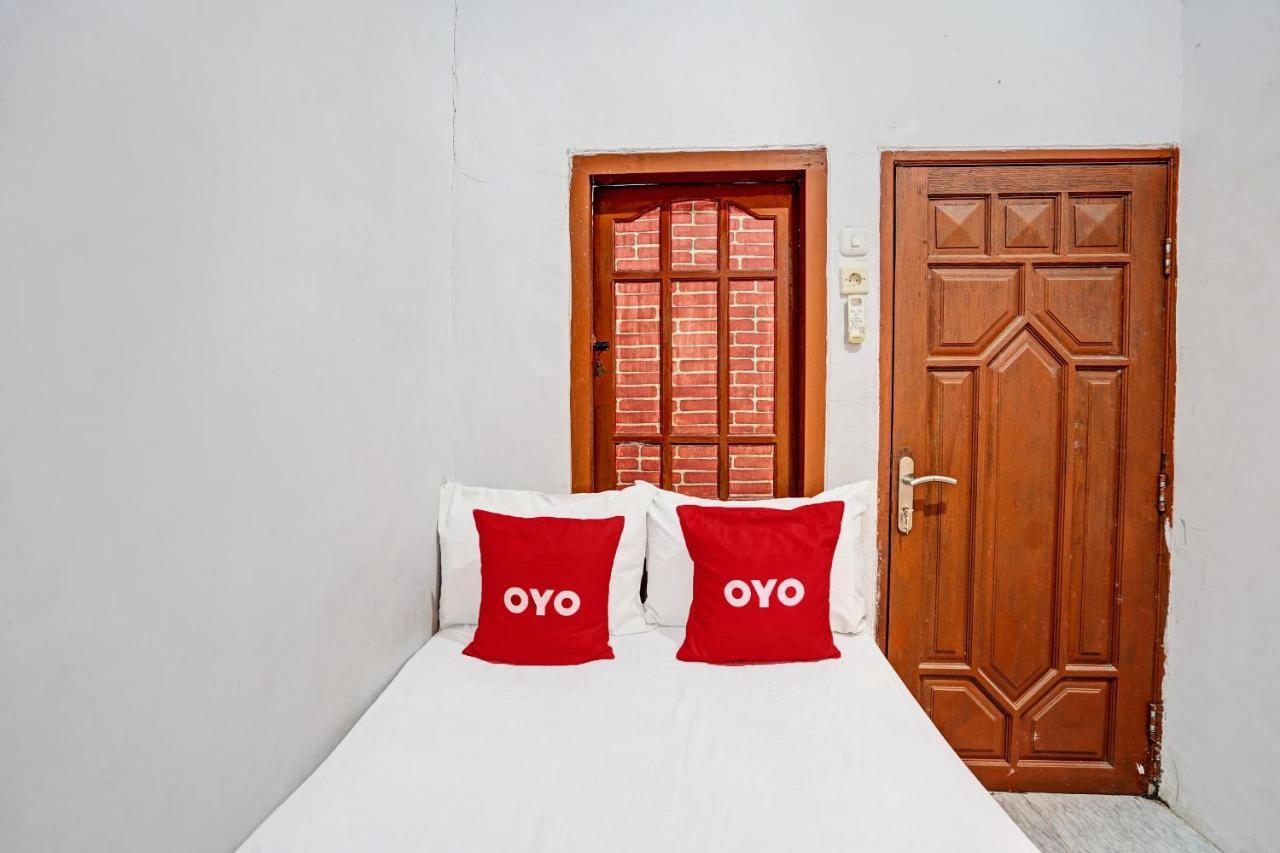 Oyo Life 92310 Banyu Homestay Sidoarjo Exterior foto