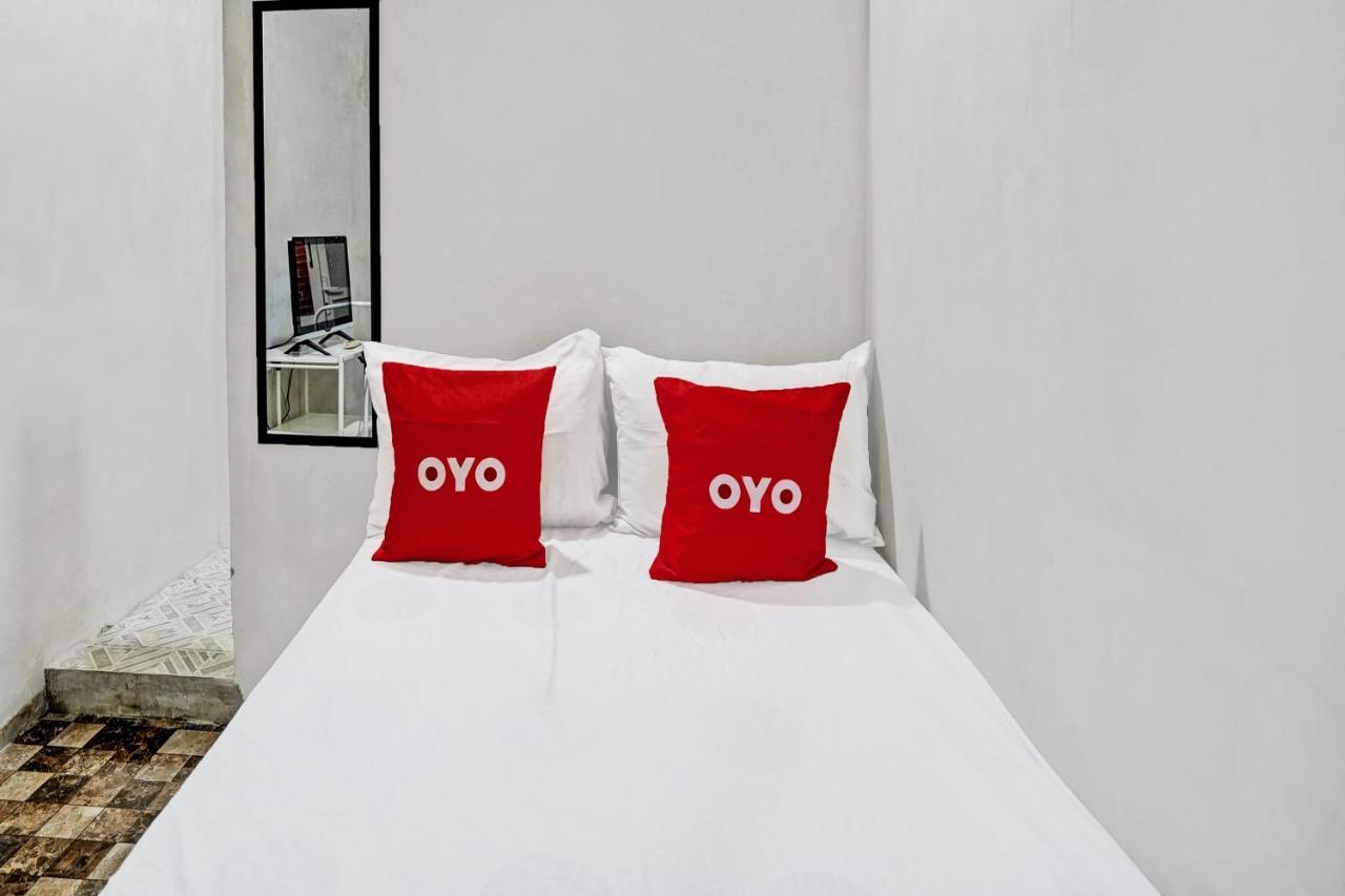 Oyo Life 92310 Banyu Homestay Sidoarjo Exterior foto